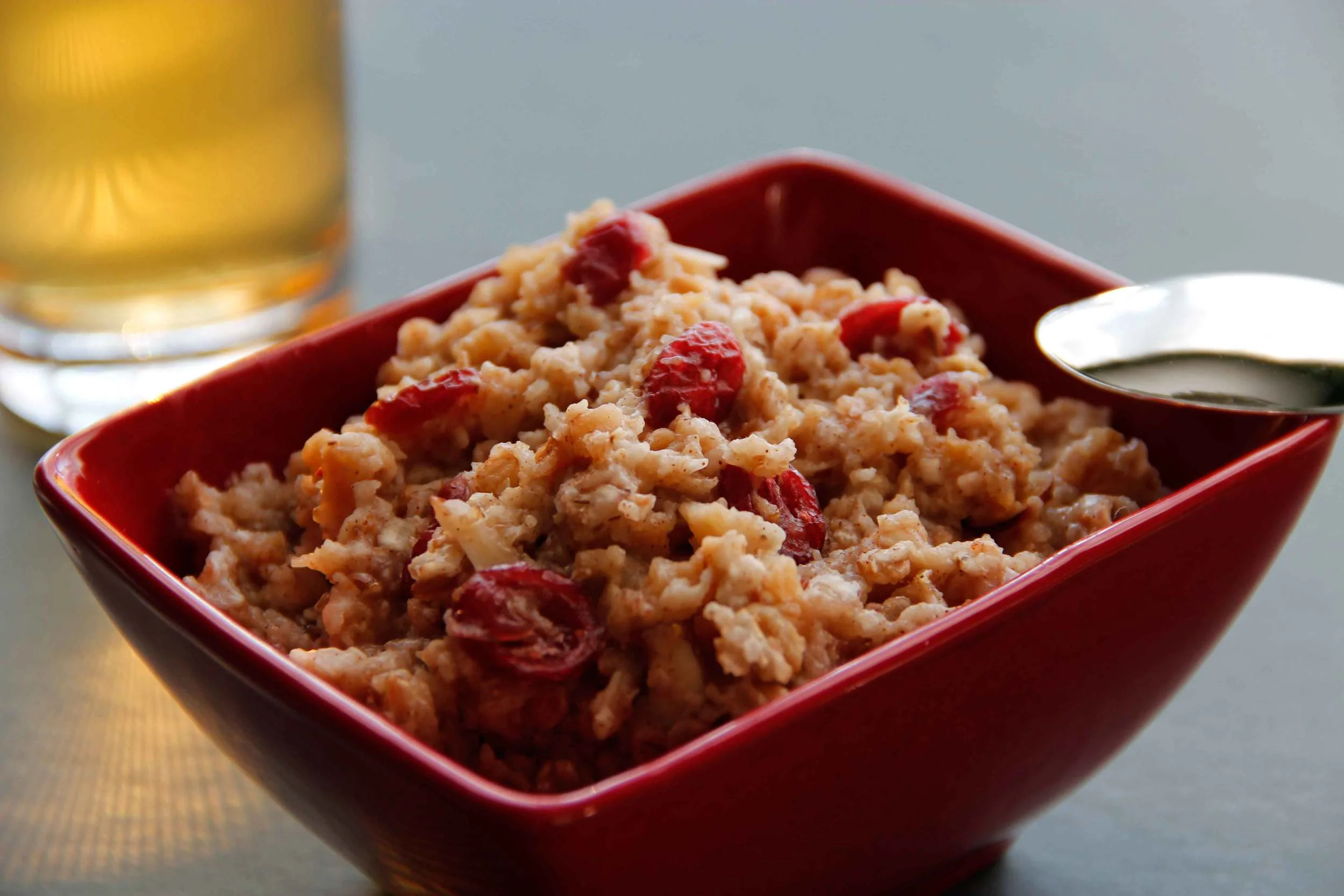 APPLE-CRANBERRY-AND-ALMOND-OATMEAL_LR.jpg