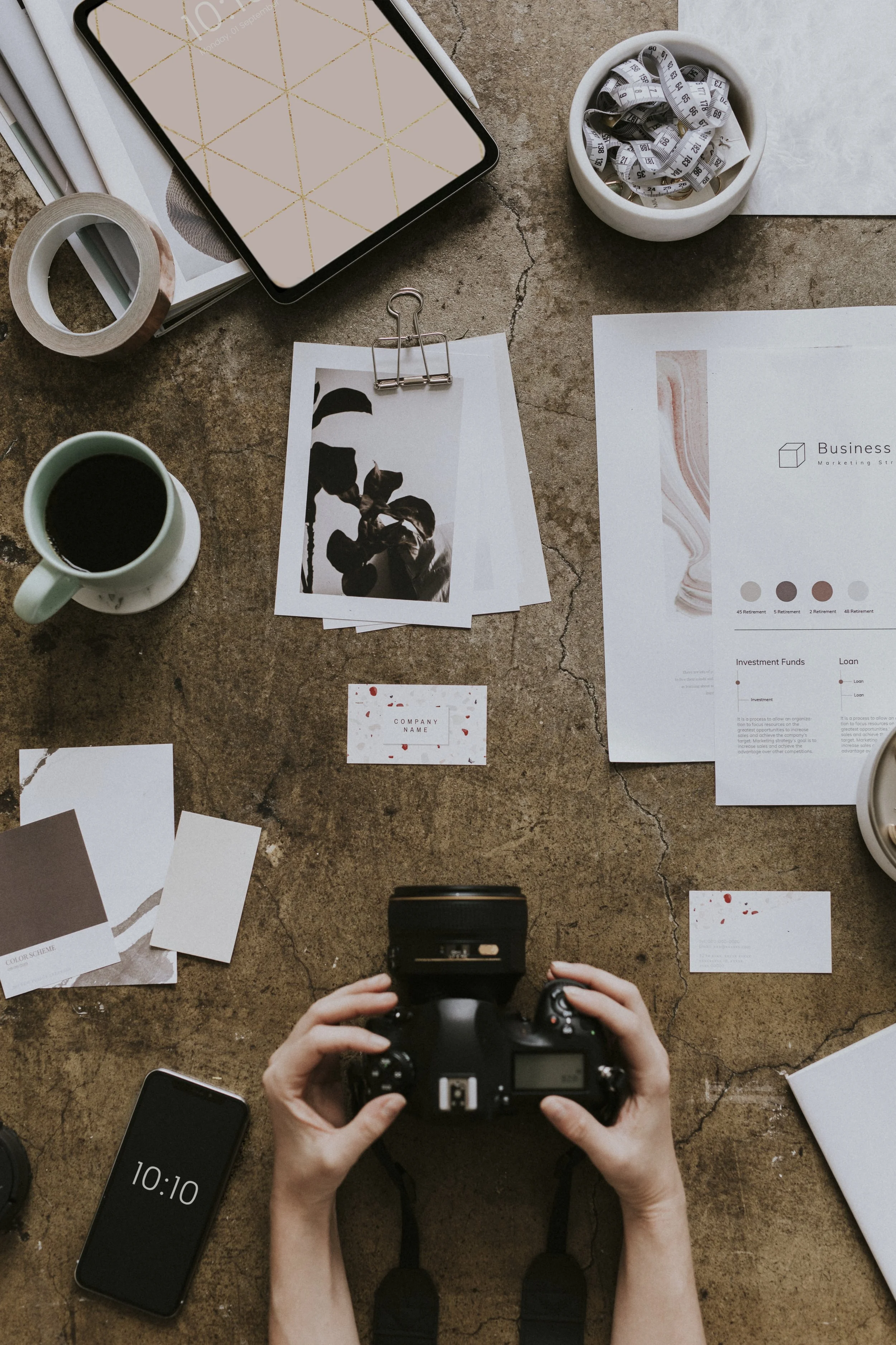 photographers-desk-flatlay-2023-11-27-05-21-48-utc.jpg
