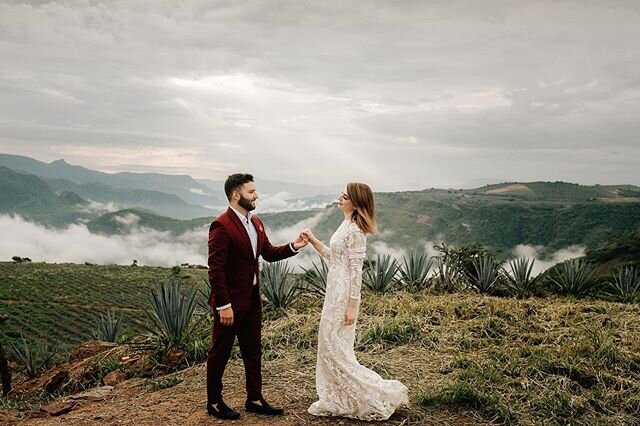 Que tal ese espectacular fondo con montañas y nubes ?