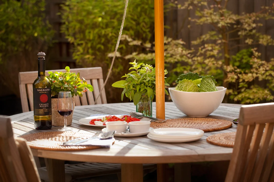 Good food, wine, a generous tomato and vegetarian mozzarella salad and our nutburgers are the perfect partners for chilled-out al fresco dining.