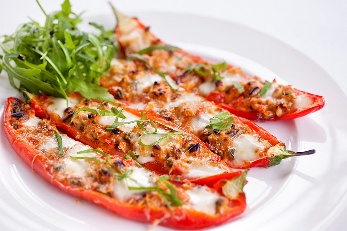 Vegetarian Pizza Peppers with artichokes and mozzarella