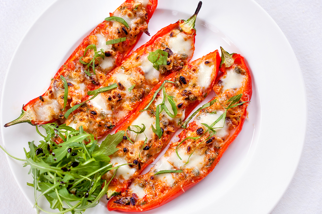Vegetarian Pizza Peppers with artichoke and mozzarella
