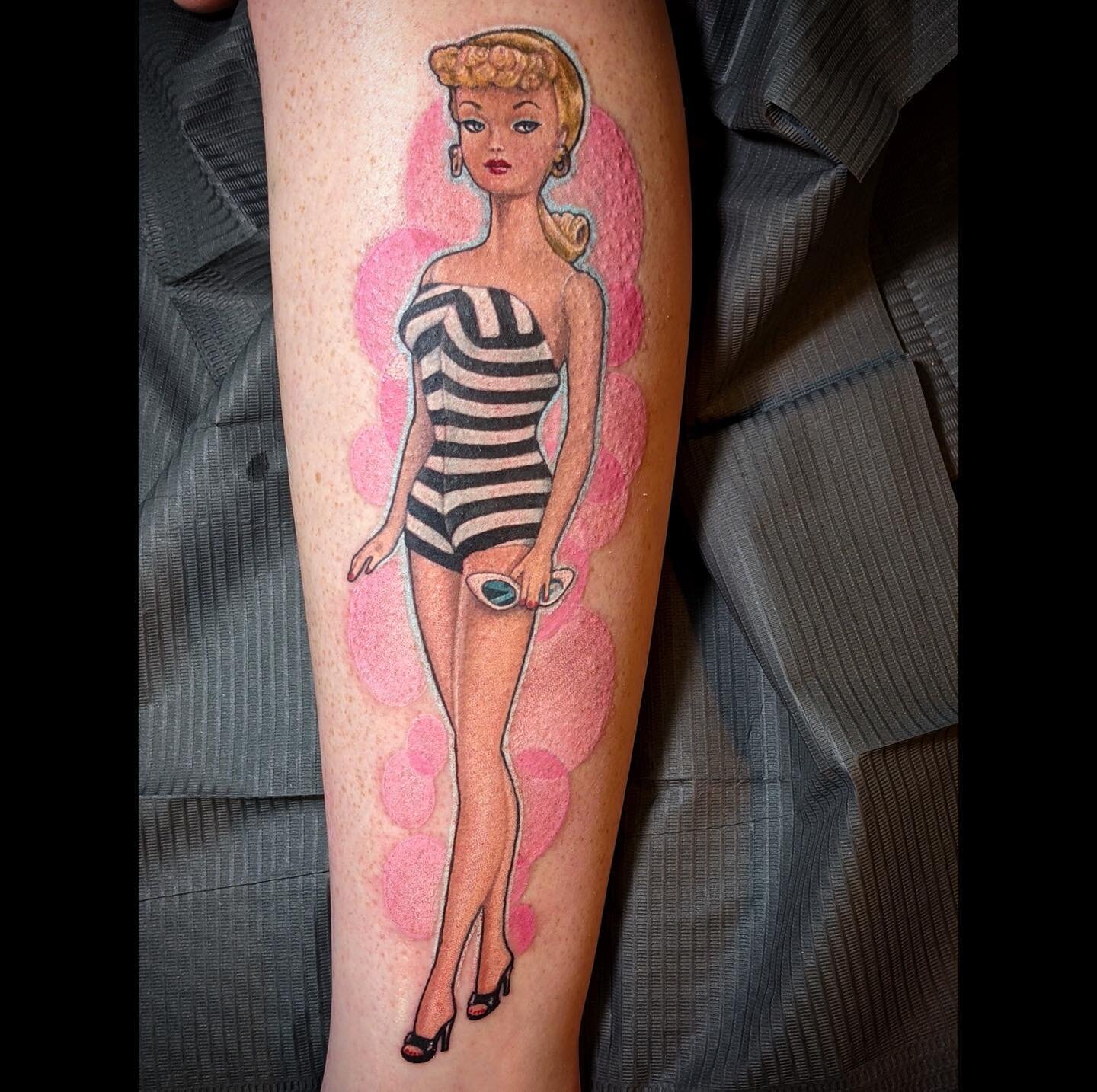 So fun! So pink! So glam! The classic original Barbie, complete with saucy side-eye.  Thanks, Melissa! You&rsquo;re the best! #barbie #barbiedoll #legtattoo #colortattoo #colortattoos #tattoo #tattoos #tattooartist #tattooer #ladytattooers #pinup #pi