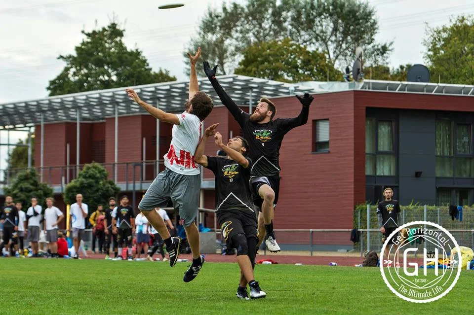Benoît Spapens, yet again, dominating the air.