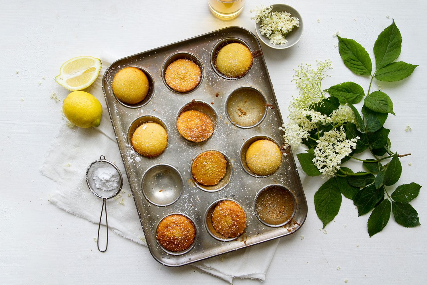 03_NOMNOM_Holunder_Madeleines.jpg