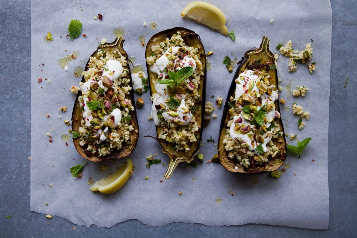 Gefüllte Auberginen mit Bulgur und Joghurt
