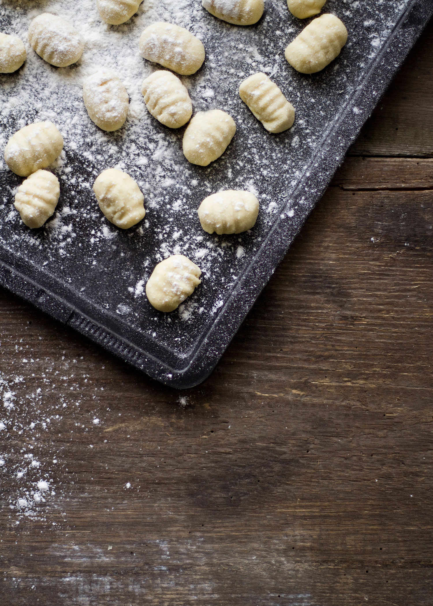 02_NOMNOM_Gnocchi_mit_Olivenpesto.jpg