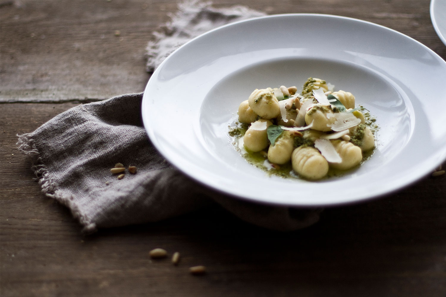 04_NOMNOM_Gnocchi_mit_Olivenpesto.jpg