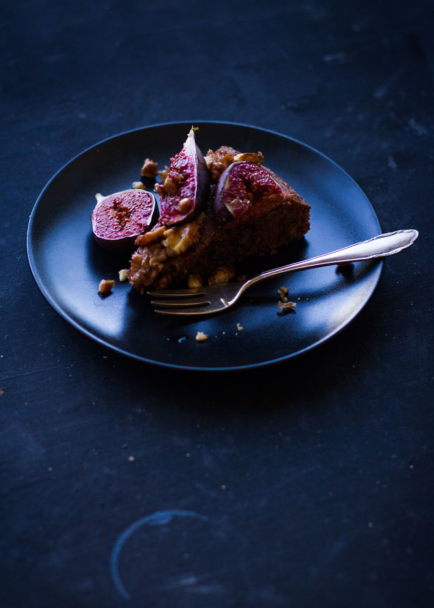 07_NOMNOM_Baumnusskuchen_mit_Marsala_Feigen.jpg