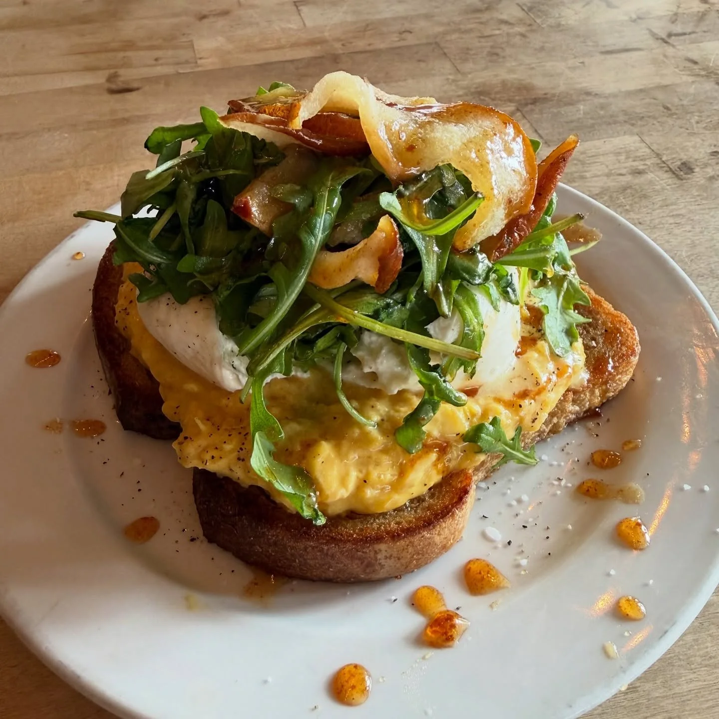 Burrata believe it, this dish on our starters menu is 🔥! Wisconsin Burrata, roasted spaghetti squash, roasted pears, arugula &amp; apple cider reduction.