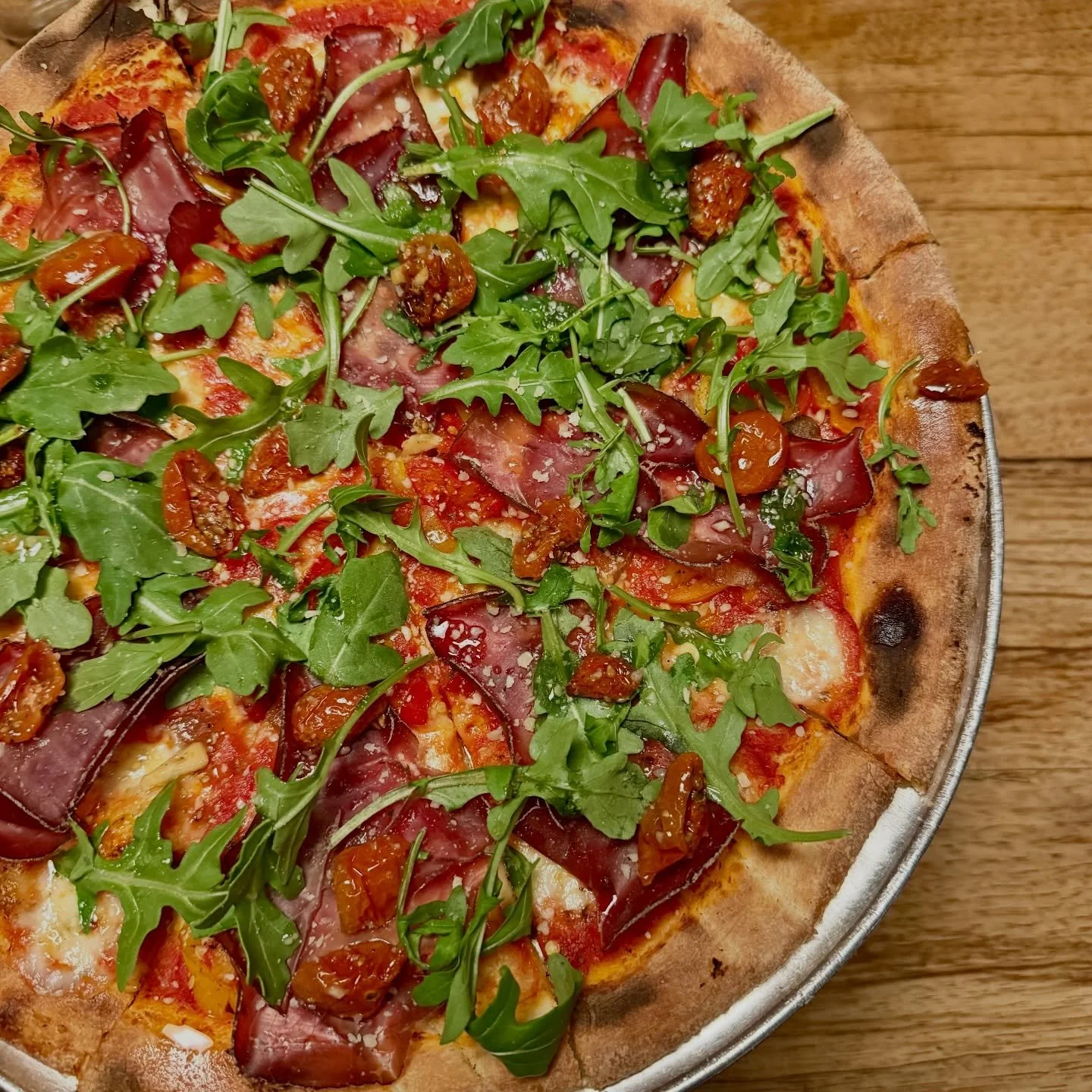 🚨BEARS GAME SPECIAL🚨Any pizza and an order of Reno 🔥spicy🔥wings for $30!  Starting at 3:30 today, dine-in, pickup or delivery.  Game will be on in the bar. 🧡💙