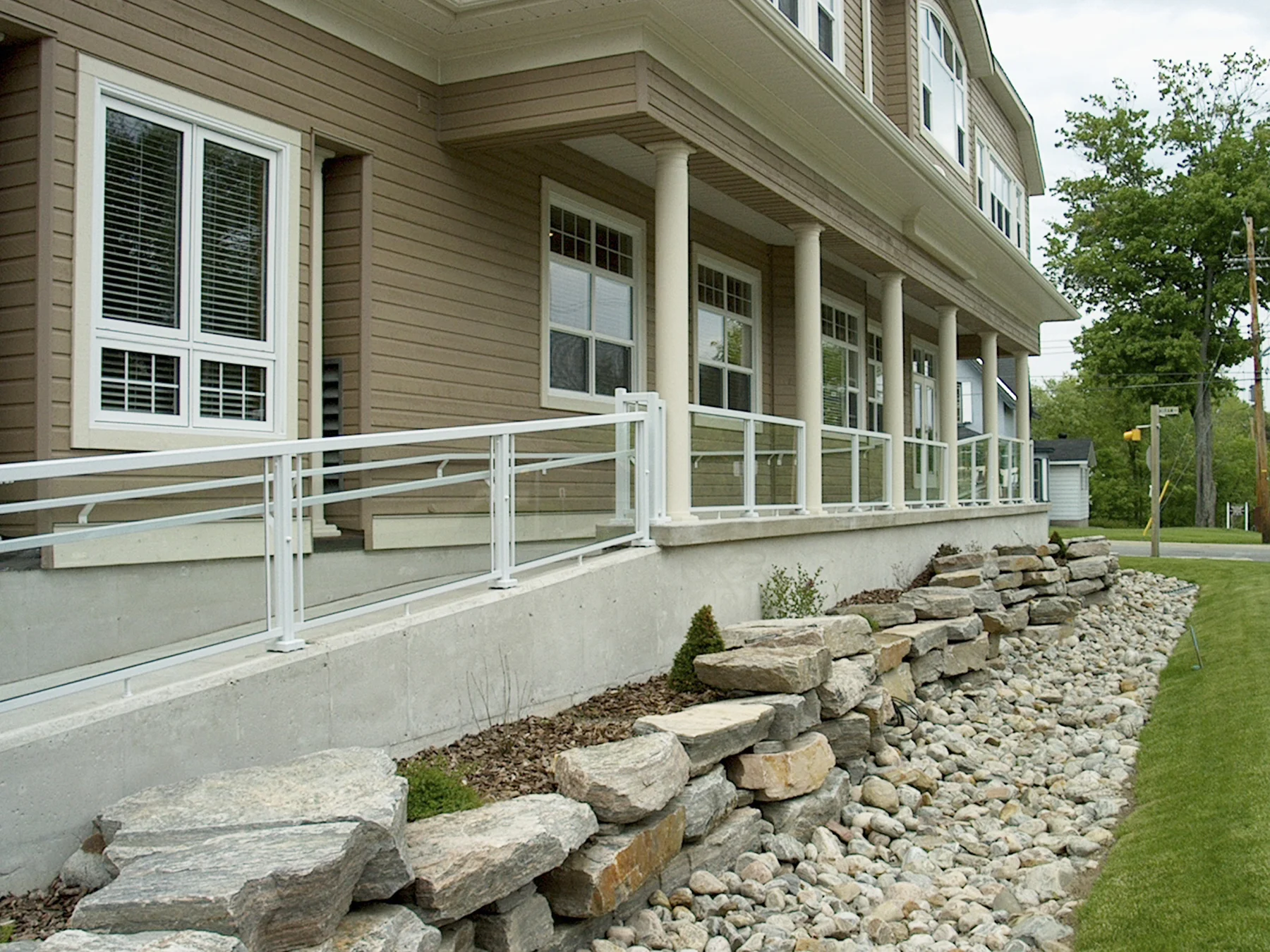 Glass & Aluminum Railing