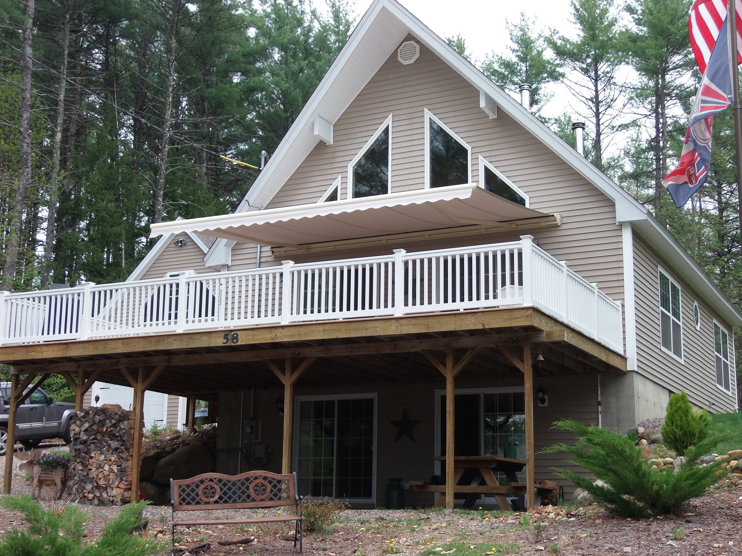 Sanburton, NH - Retractable Awning
