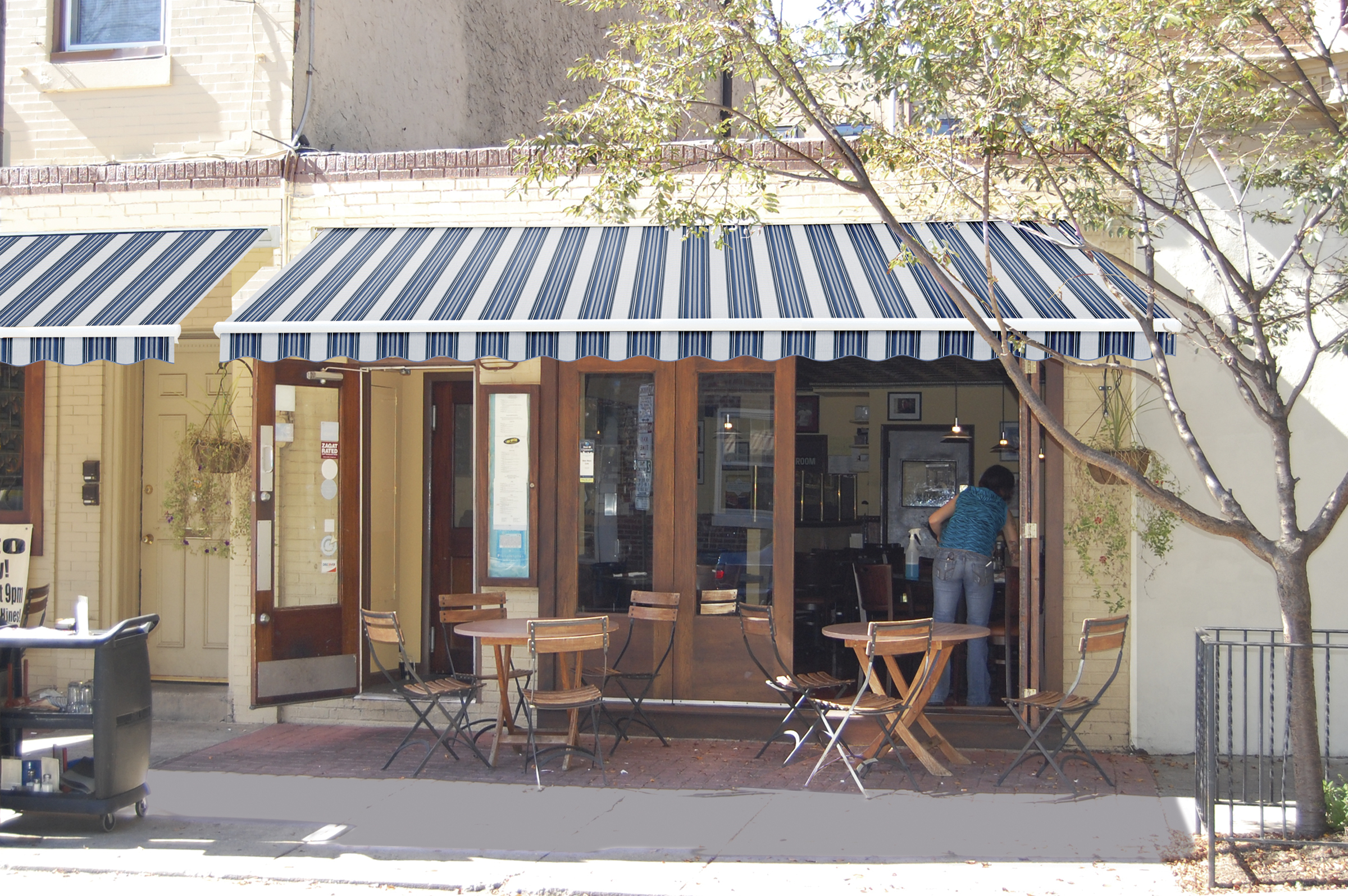 Commercial shade products - retractable awnings