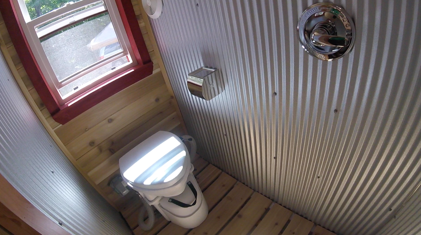 WhirlyHouse_bathroomdecking.png
