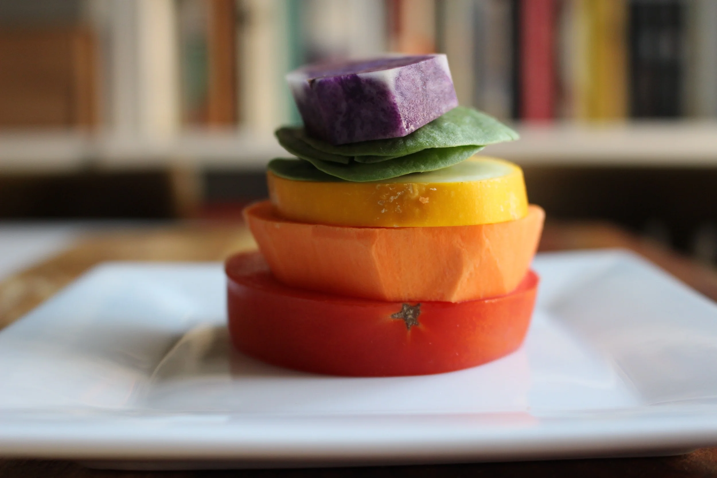 Rainbow vegetable quiche | Me & The Moose. This quiche is a tasty and pretty way to get your toddlers to eat veggies. It also cubes easily for a finger food. #meandthemoose #quiche #vegetarian #vegancrust #brunch