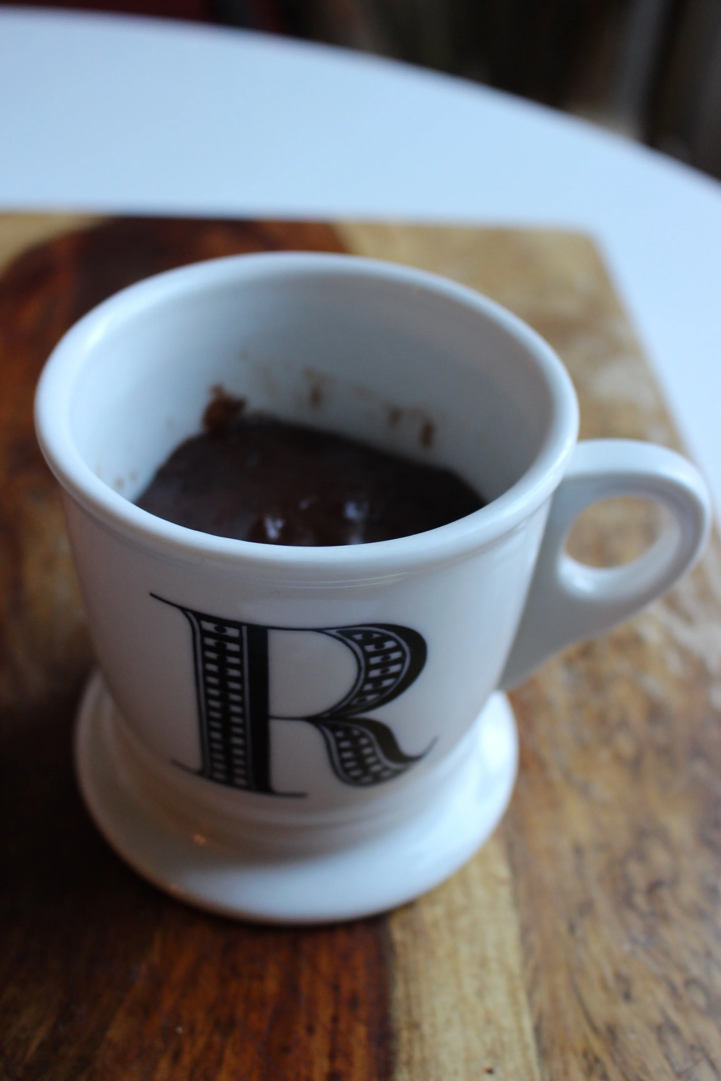 Seed butter graveyards | Me & The Moose. Chocolate mug cakes are the easy and surprisingly healthy. #meandthemoose #halloween #veganoption #glutenfreeoption #dairyfreeoption #nutfreeoption #graveyards #wormsanddirt