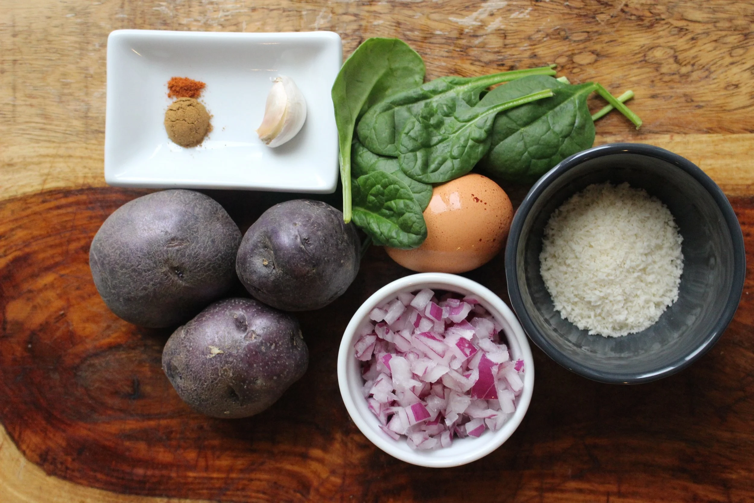 urple potato patties | Me & The Moose. Garam Masala fancies up these potato and spinach patties that are an otherwise simple lunch or dinner. The lightening bolt makes these irresistible to kiddos. #purplepotatoes #potato #veggieburgers #HarryPotterfood #HarryPotter
