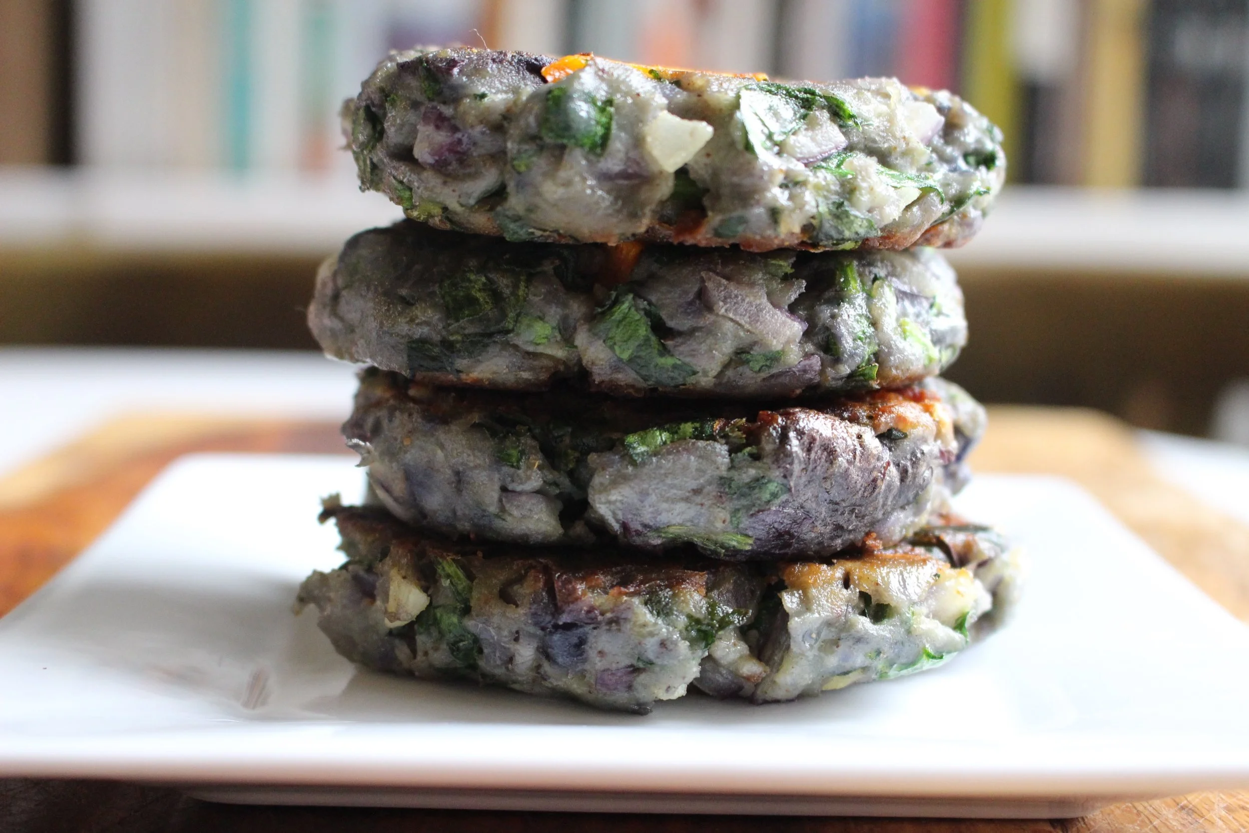 urple potato patties | Me & The Moose. Garam Masala fancies up these potato and spinach patties that are an otherwise simple lunch or dinner. The lightening bolt makes these irresistible to kiddos. #purplepotatoes #potato #veggieburgers #HarryPotterfood #HarryPotter