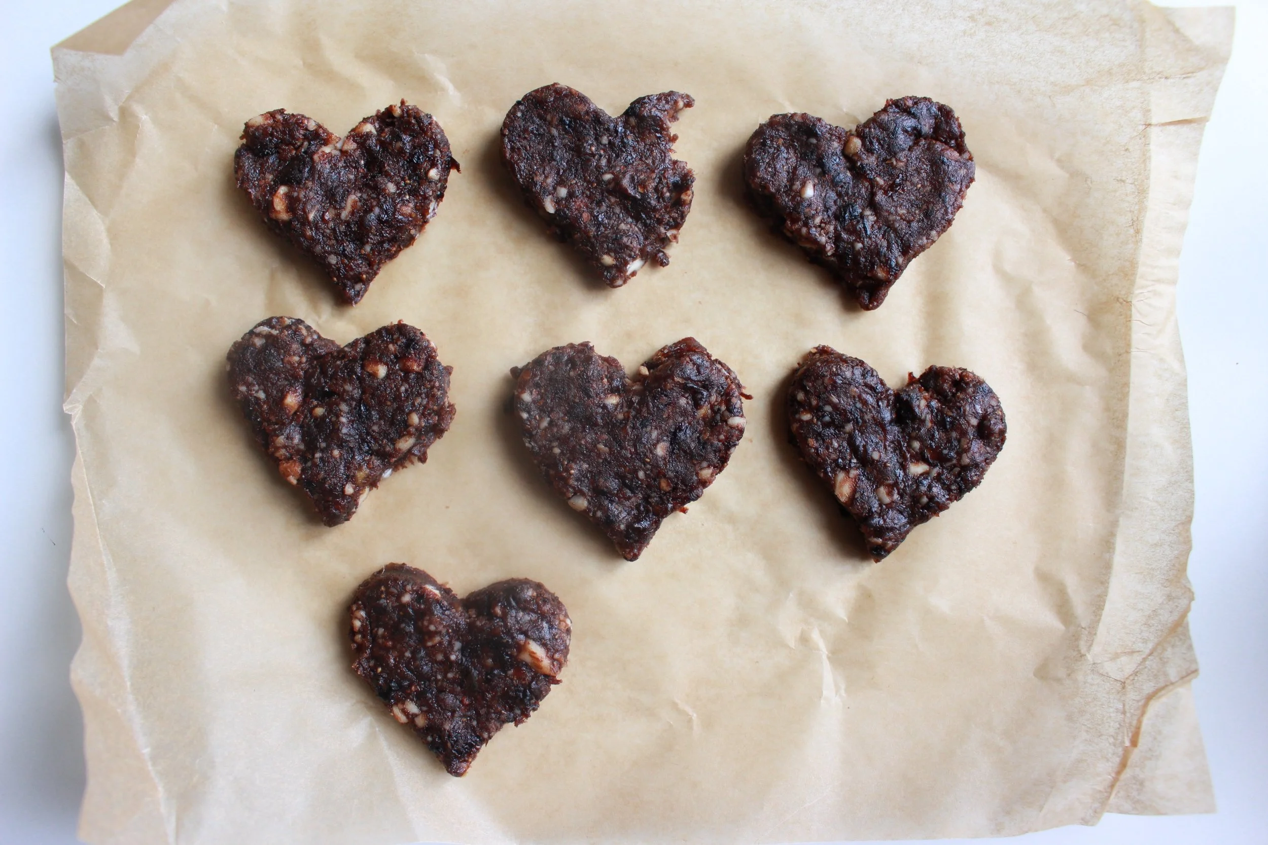 Strawberry and cherry energy bites | Me & The Moose. Dried fruit and raw nuts combine to make an easy and filling snack. #meandthemoose #energybites #snacks #snackrecipes #whole30 #whole30recipes #almonds