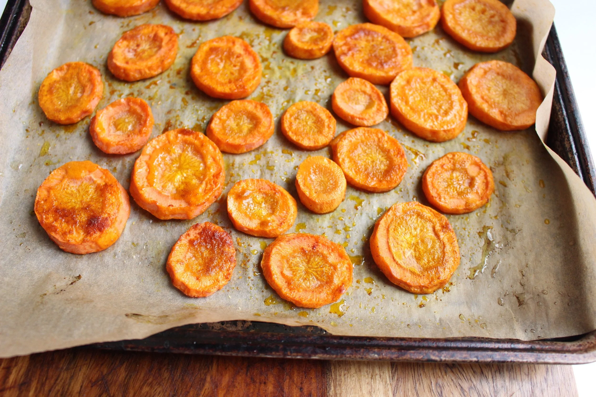 Roasted carrot hummus | Me & The Moose. Roasted carrots sweeten up this spicy, complex, EASY hummus. #meandthemoose #snackrecipes #hiddenveggies #snacks #roastedcarrots #hummus #homemadehummus #hummusrecipes