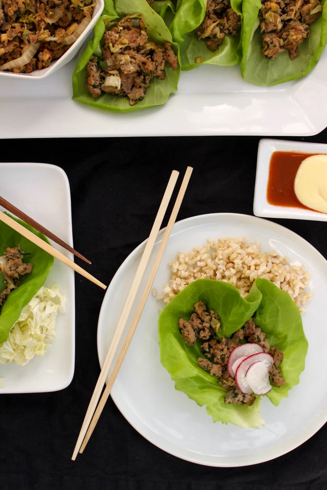 Dumpling lettuce wraps | Me & The Moose. This dish is so simple, is ready in under 30 minutes, and will make everyone at your table happy one way or another. #meandthemoose #dinner #thirtyminutemeals #easydinner #dinnerrecipes #dumplings #pork