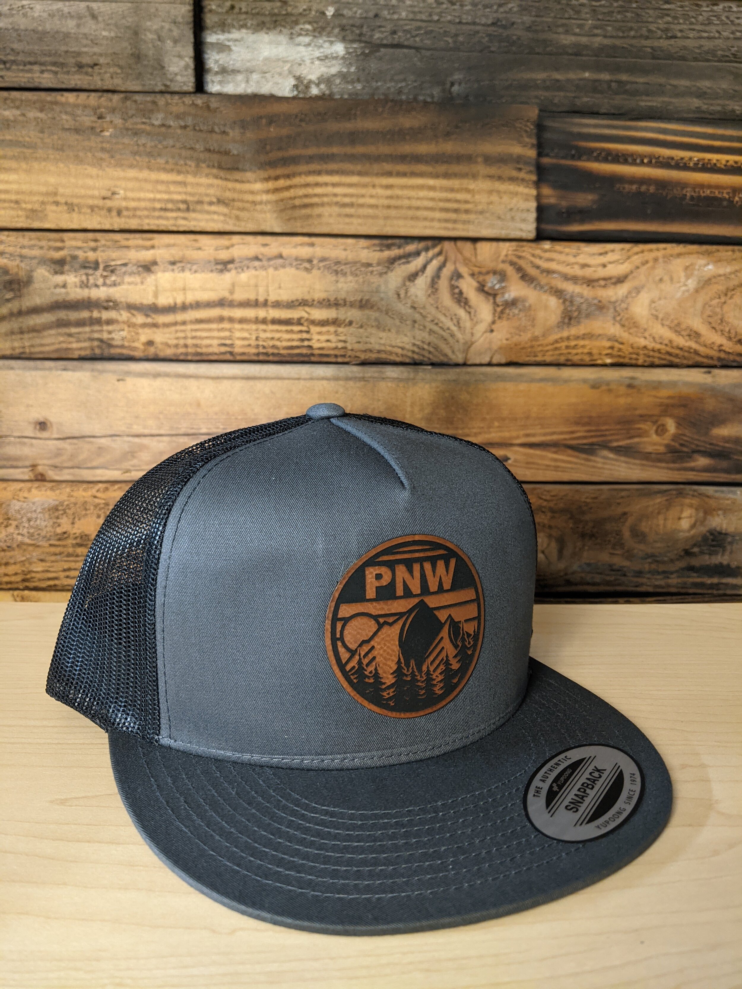 Retro Outdoor Vibes Tees Cap Hot — Trucker