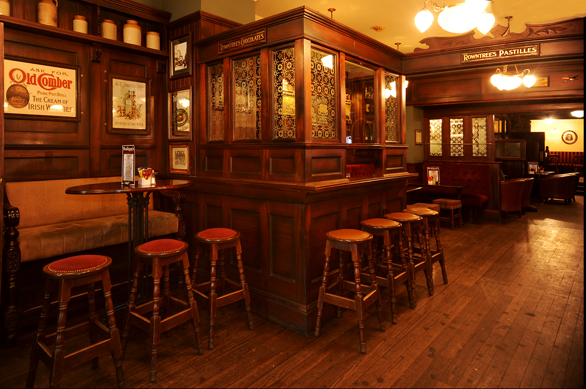 2 Madigans O' Connell Street (Interior Front Bar) © 2015 Mick Langan 002.jpg