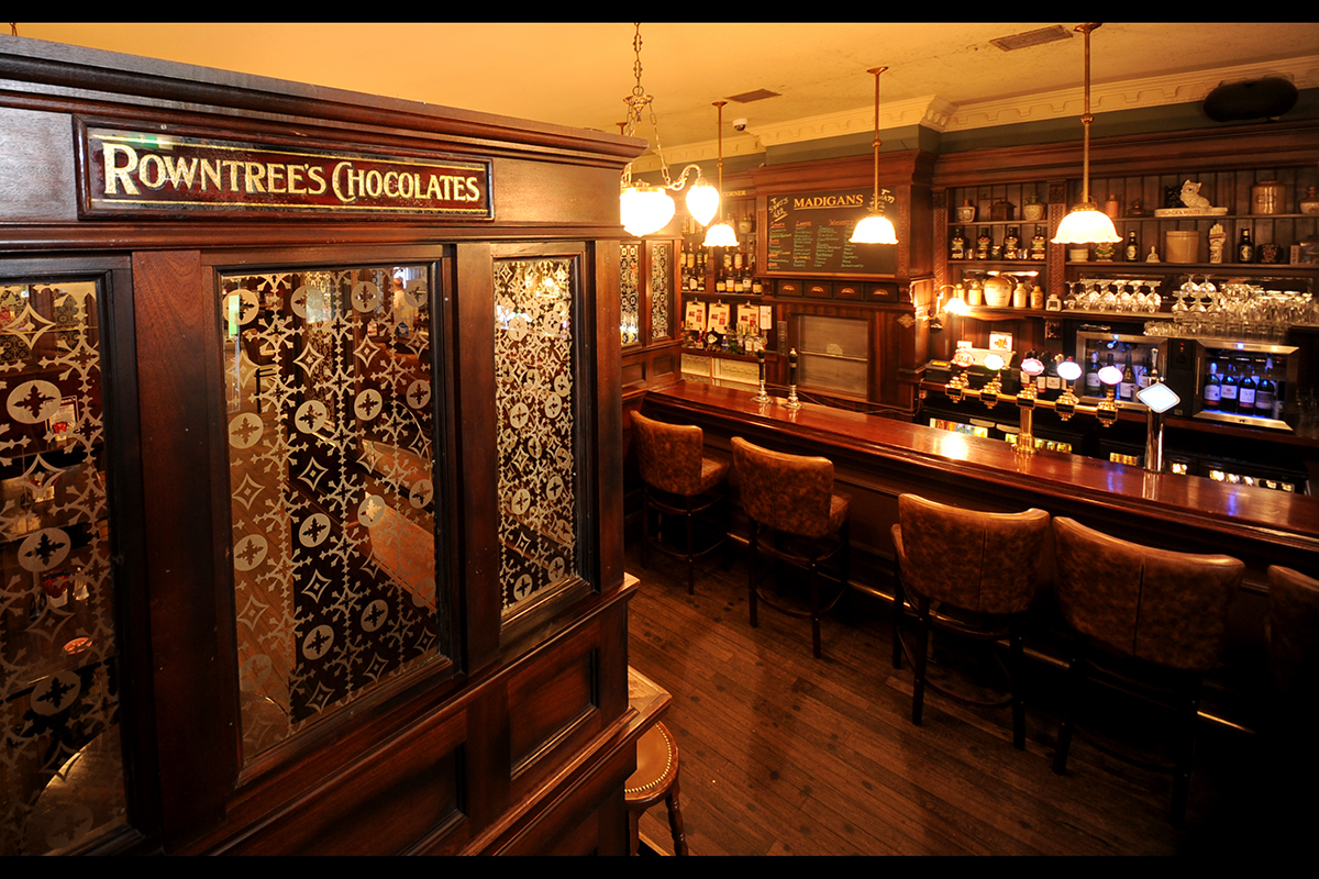 2 Madigans O' Connell Street (Interior Front Bar) © 2015 Mick Langan 003.jpg