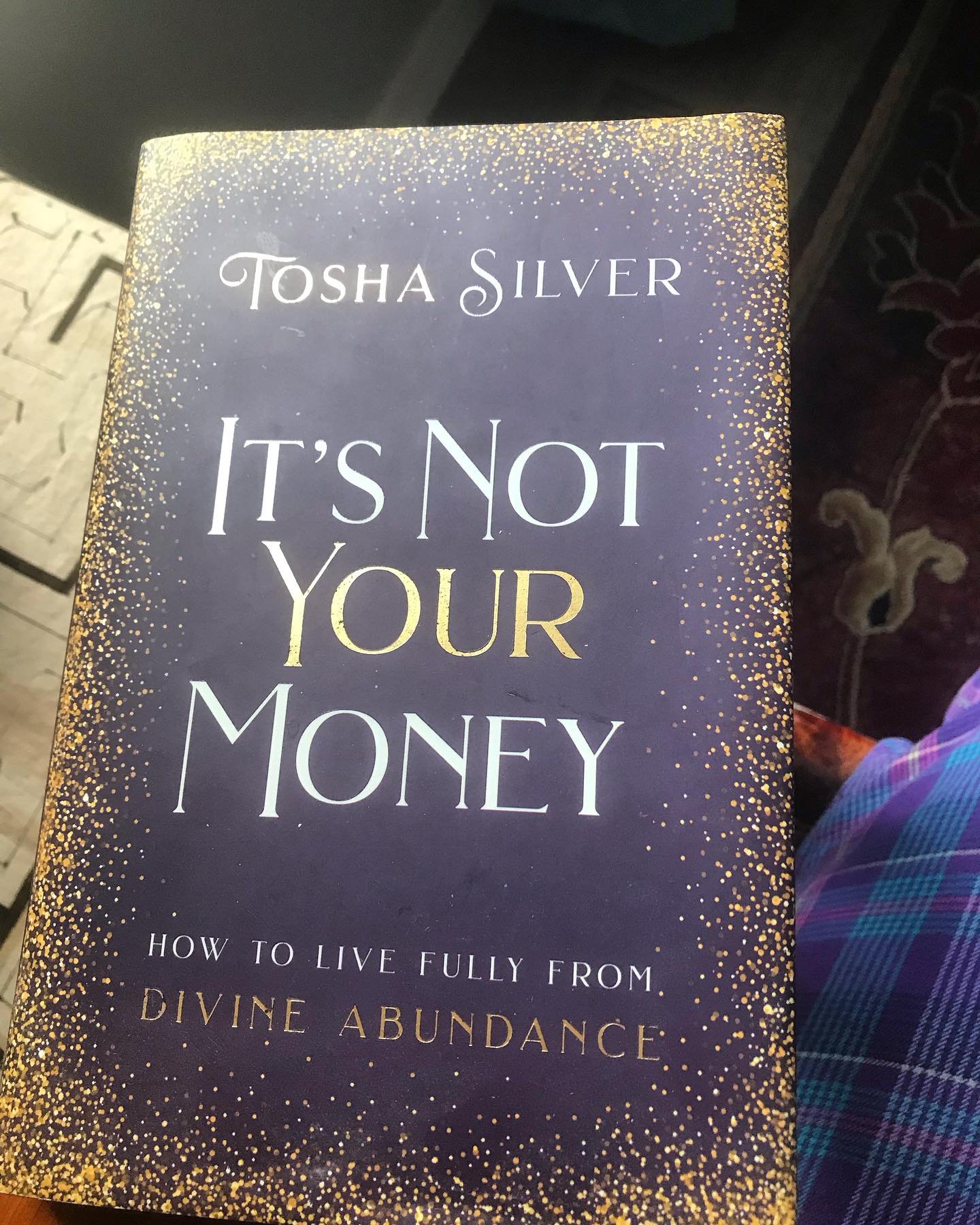 This book has been calling to me from the shelf 🙏💃💕🤩 #divineguidance #divinefeminine #divinemasculine #abundancemindset #shiftingrealities