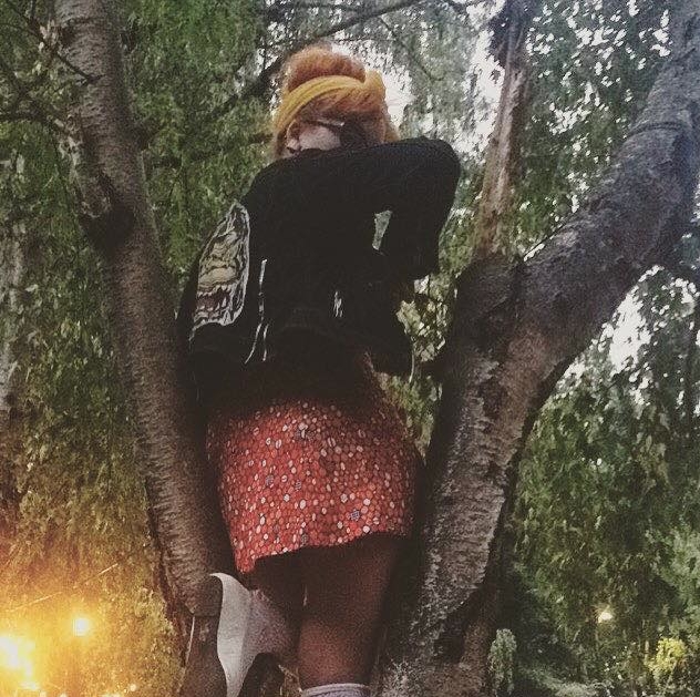 Reppin' the Magazine Dirty Ape in my happy place. I found this picture on the internet. Apparently tree hopping is the next big thing.