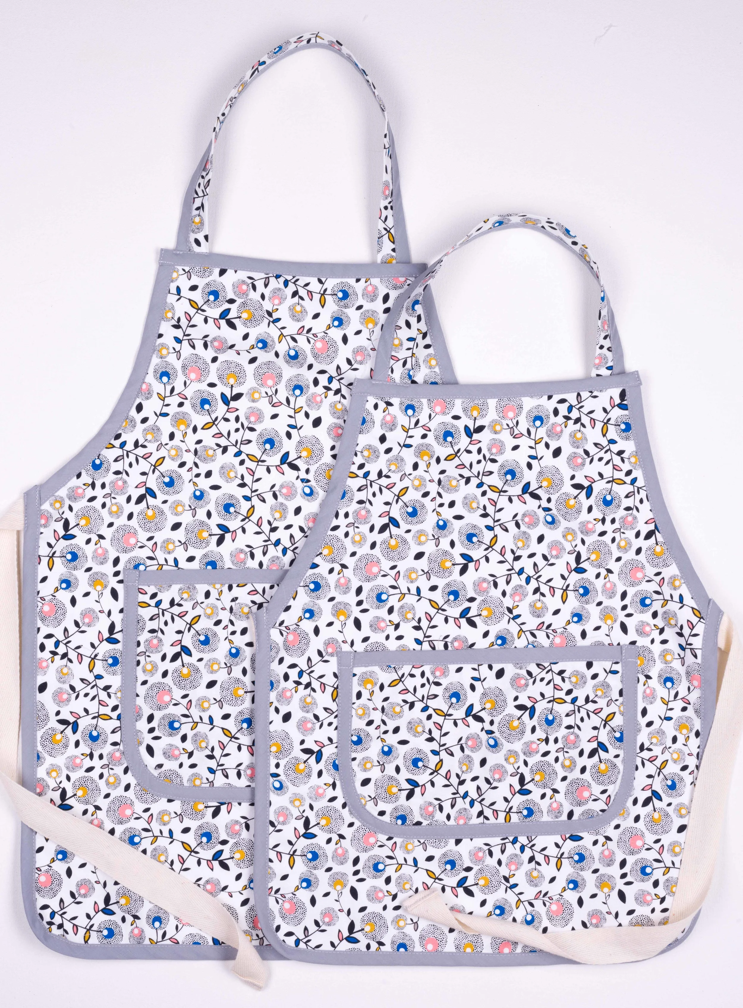 Skoo KidsKitchen Ditsy Floral Print Aprons L&S