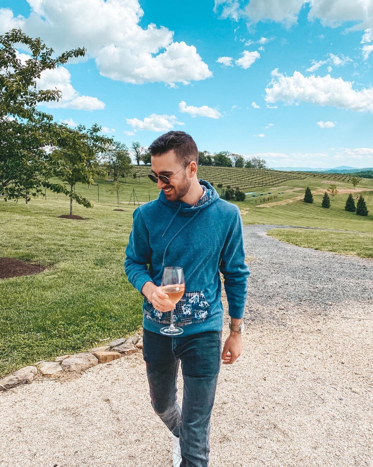 Great day at @stonetowerwinery with the fam today 🍷 // comment RED, WHITE or ROS&Eacute; below 👇🏼