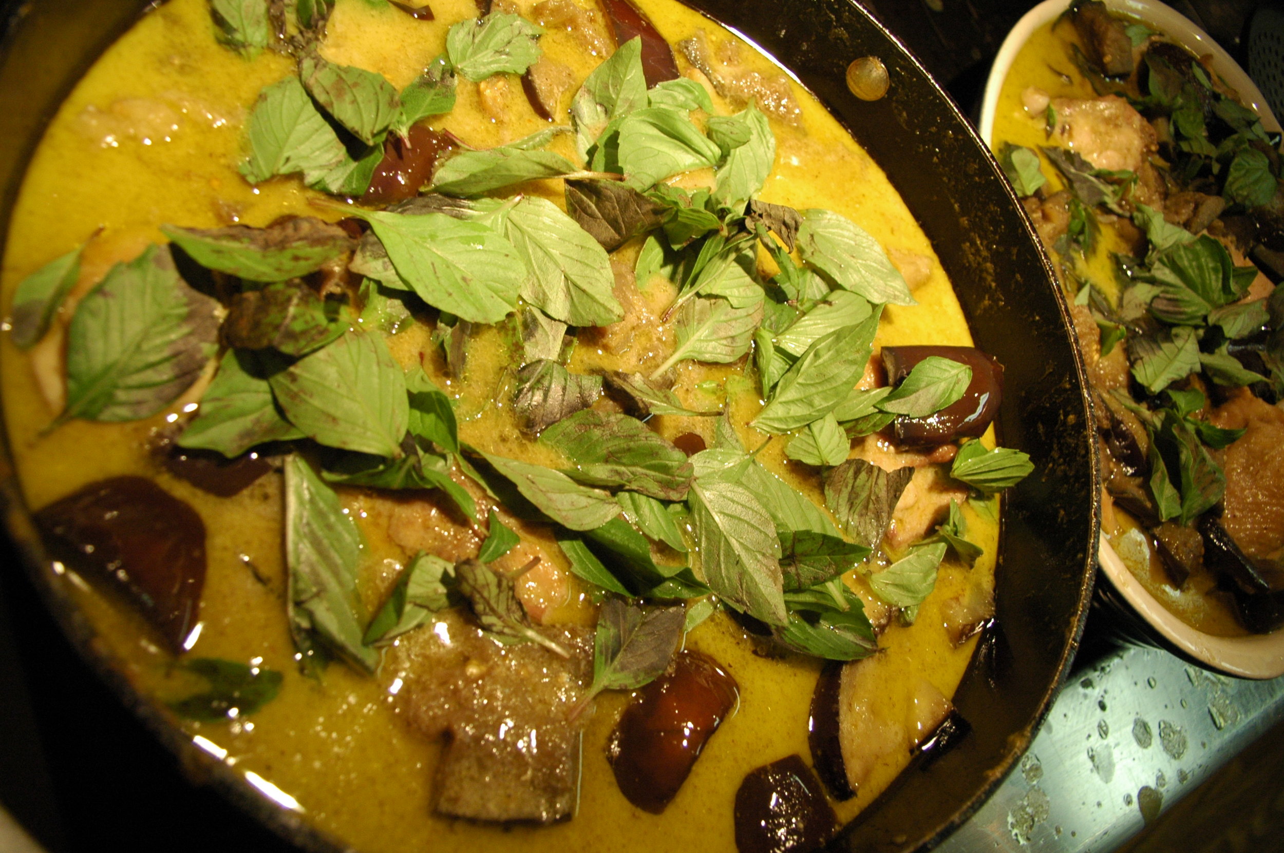 Green curry with chicken, eggplant, thai basil and coconut milk 