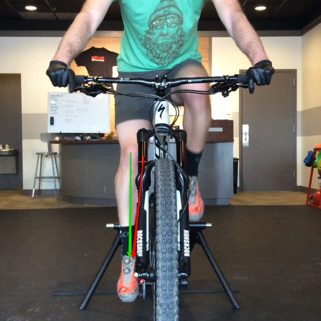 Knee stacked over ankle/pedal. Nice!