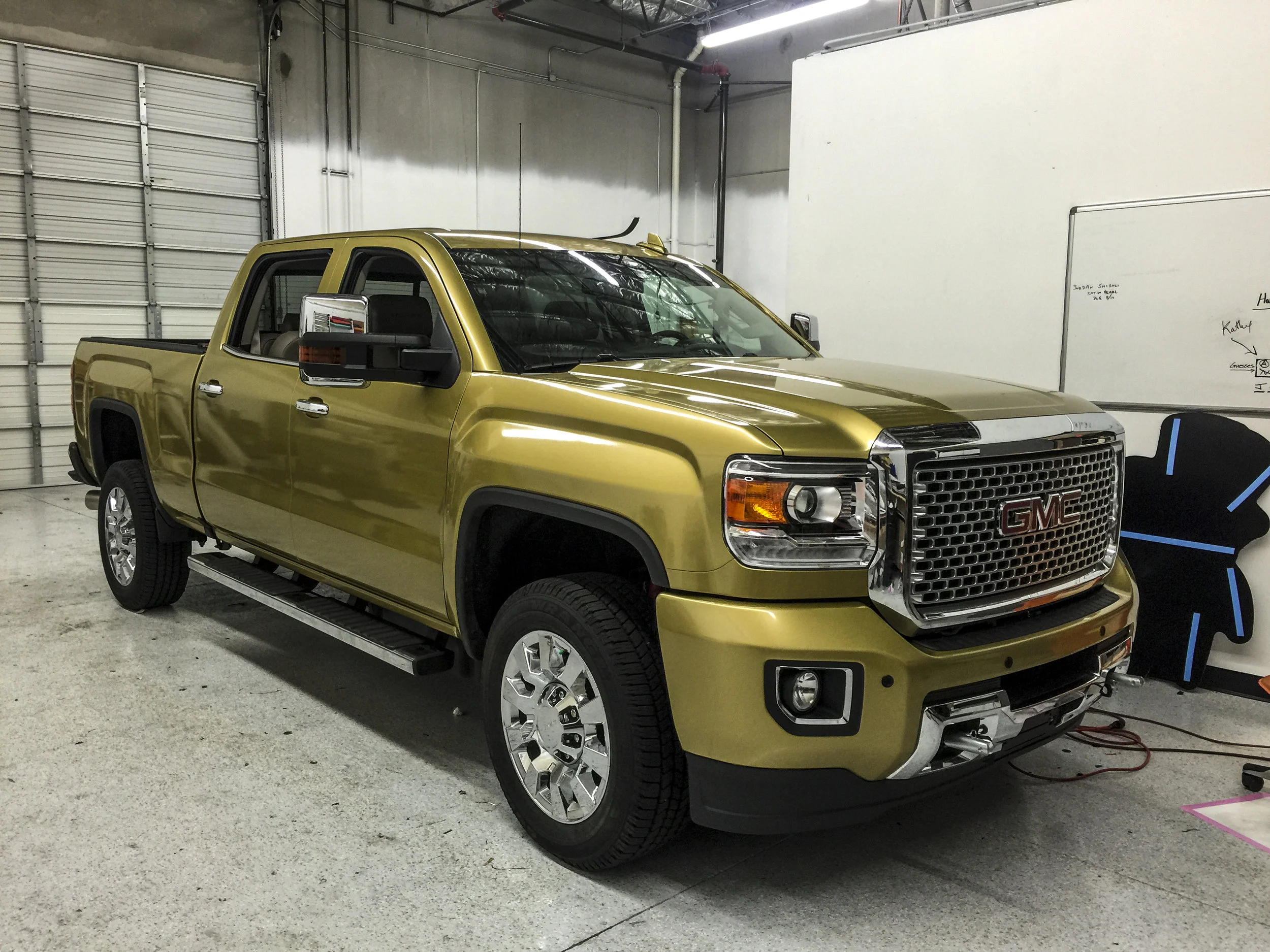 Copertura Gancio Traino In Alluminio Billet Per GMC Sierra – Cromata, Spessore 3/8″, Misura 15,2×9,9 Cm, Con Licenza Ufficiale
