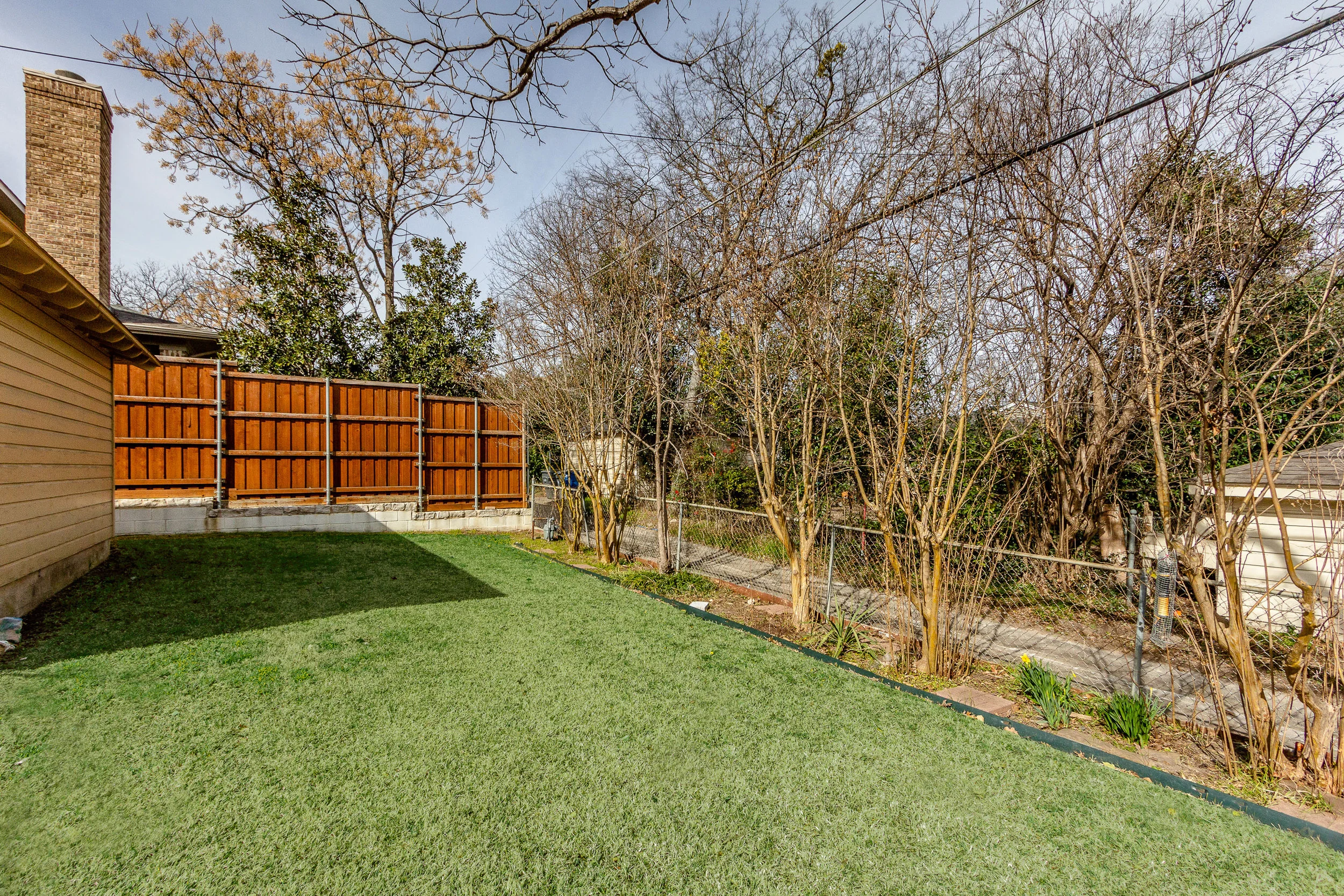 23_Backyard.jpg