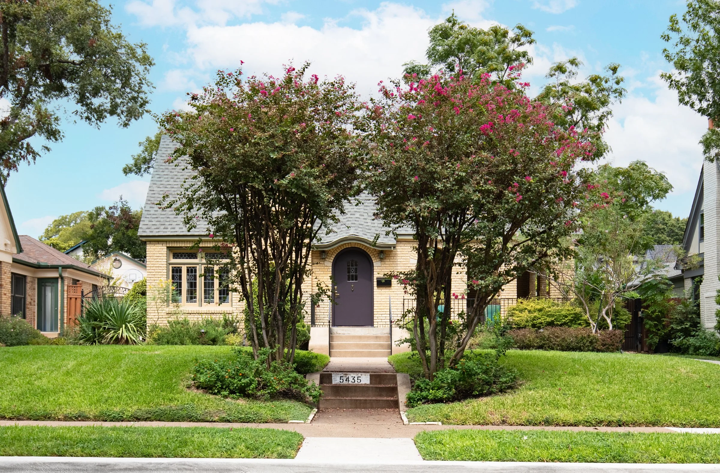 5435 Mercedes Ave_1.jpg