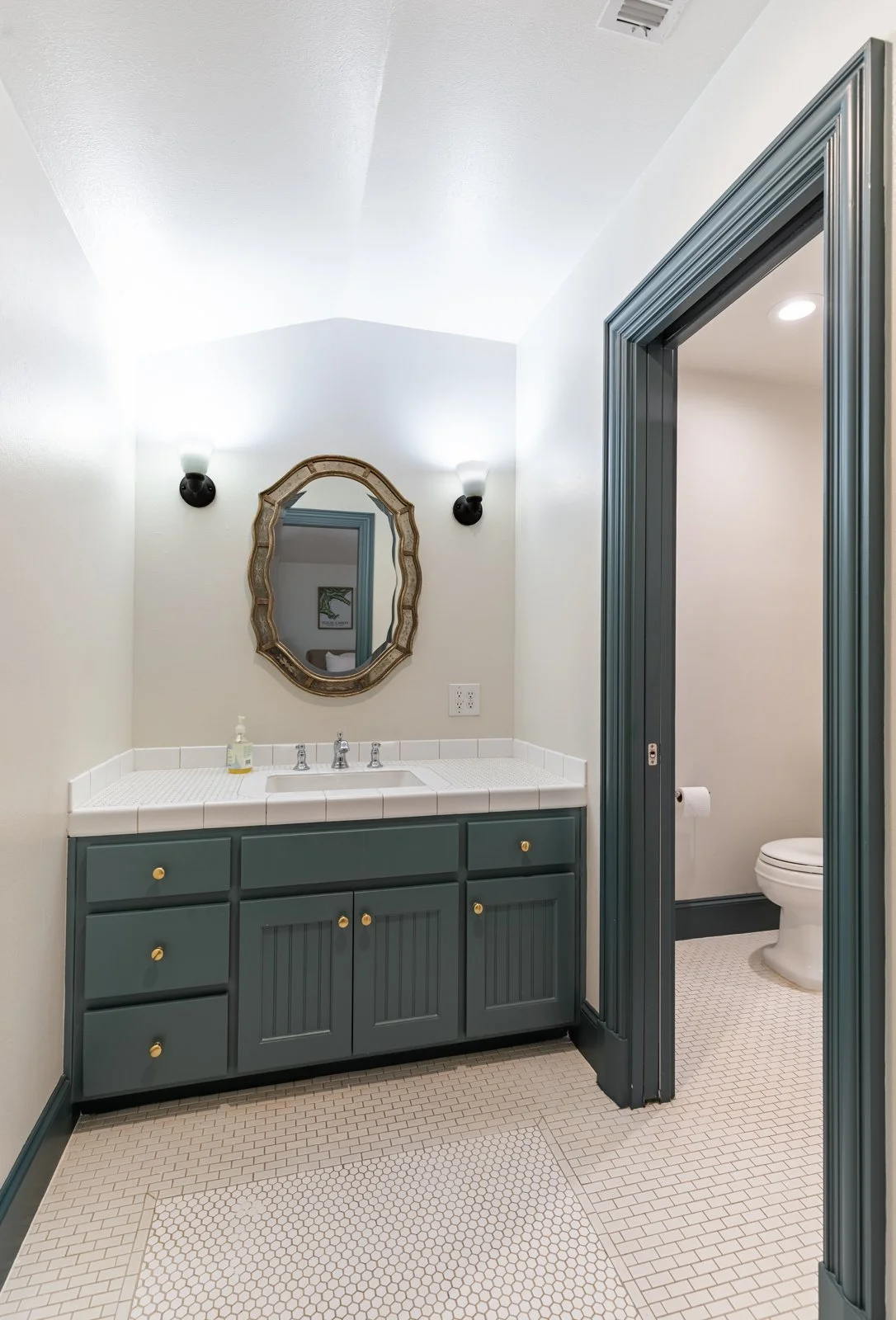 5435 Mercedes Ave_41.jpg