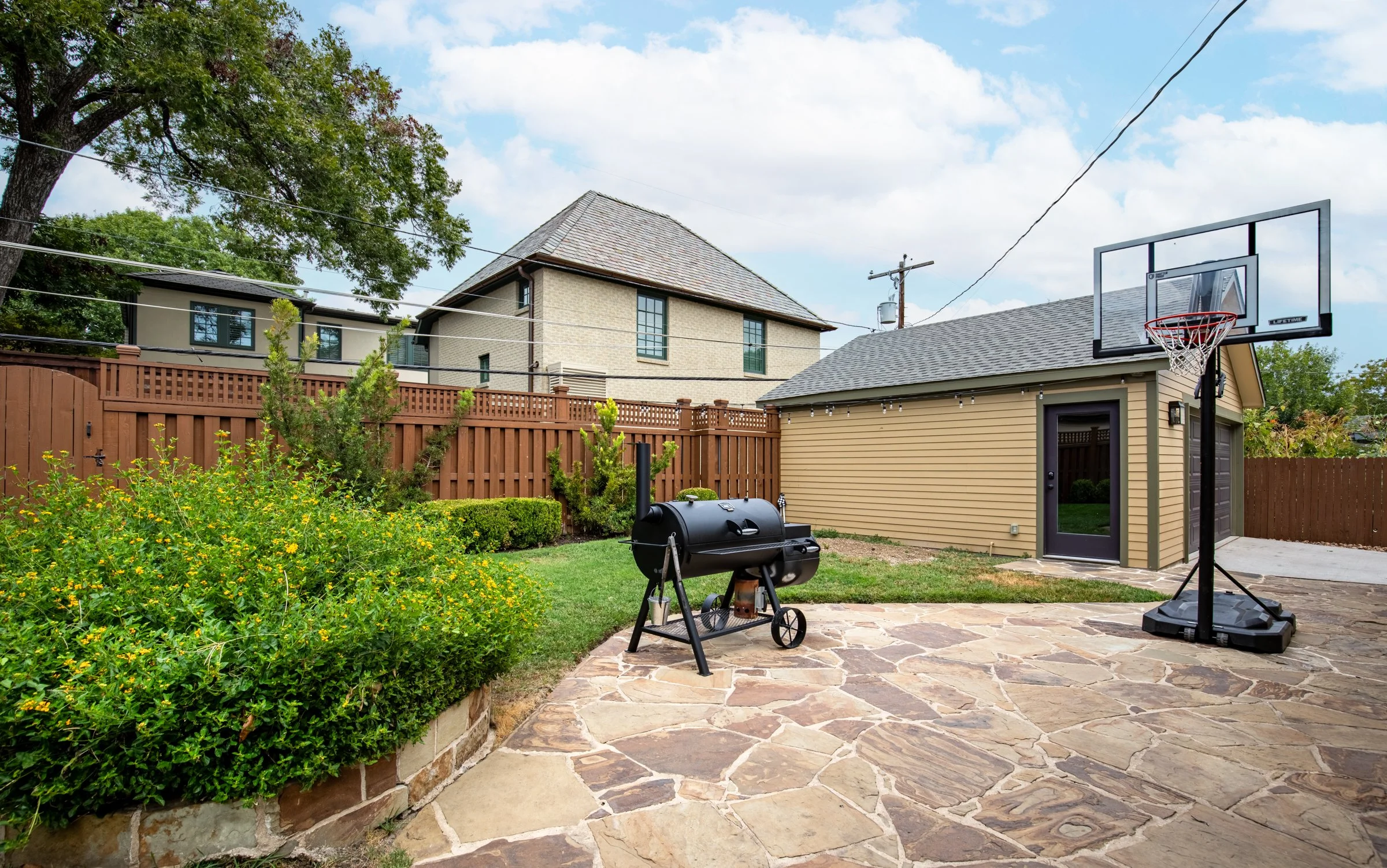5435 Mercedes Ave_42.jpg
