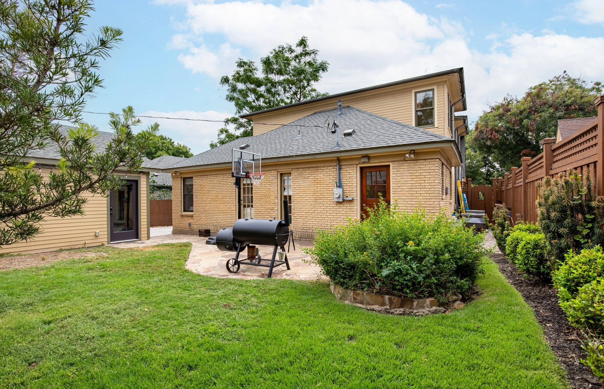 5435 Mercedes Ave_43.jpg