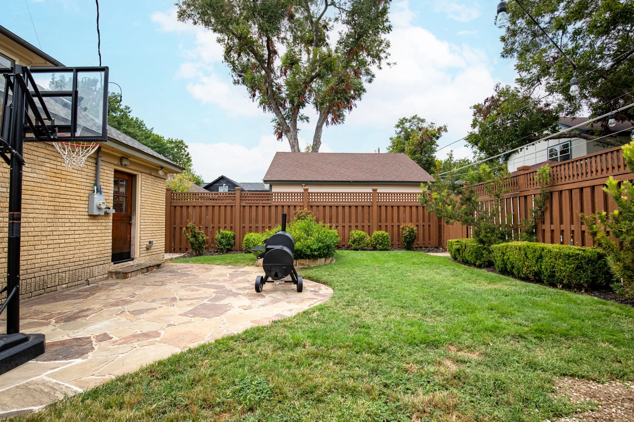 5435 Mercedes Ave_45.jpg