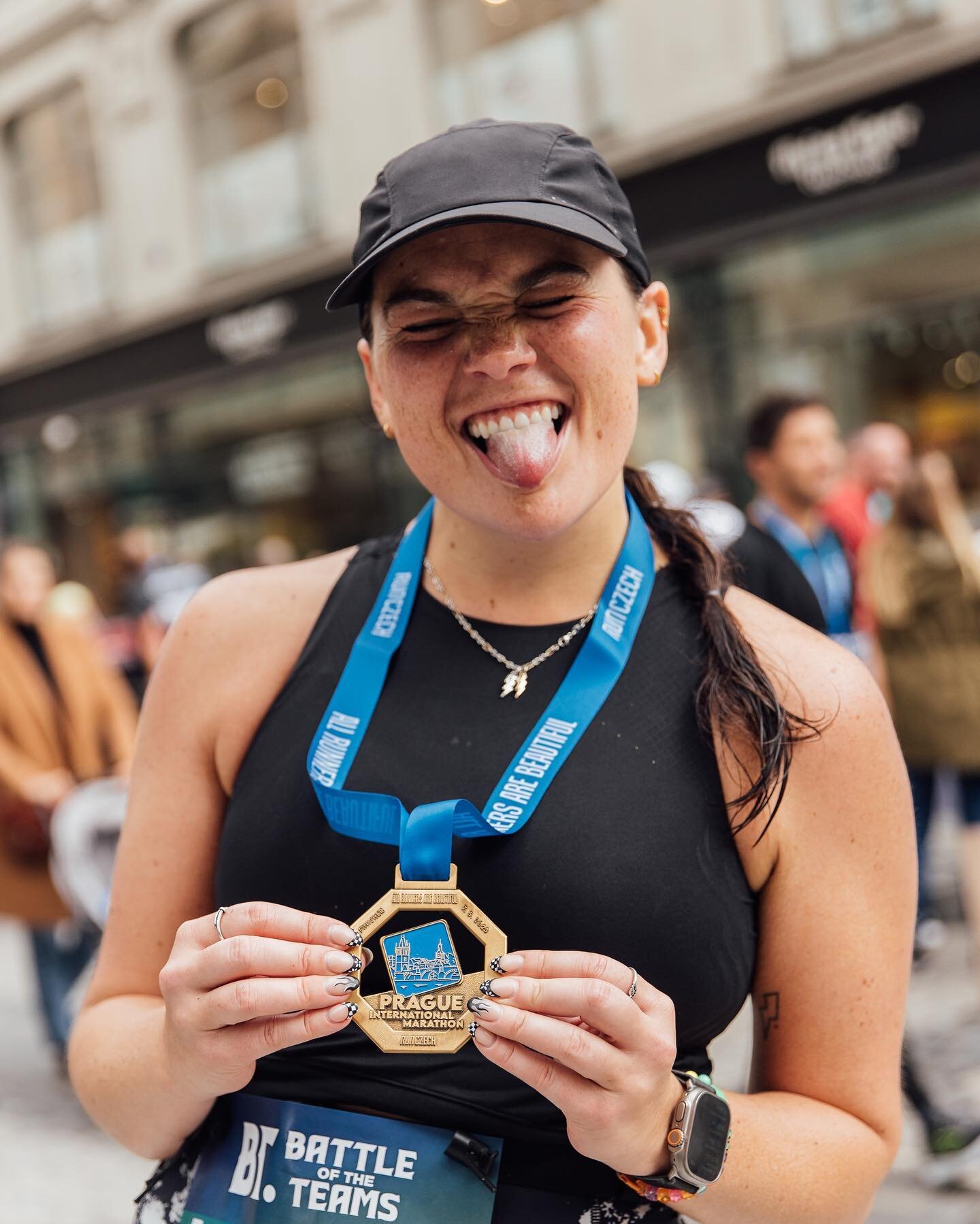 Today is #GlobalRunningDay! 🏃🏻&zwj;♀️⚡️ Throwback to another marathon ran, this time in Prague! 26.2 miles full of scenery, smiles, and obviously sweat 😝 Thankful for run club pals who joined the fun of bringing sexy pace racing abroad too! Also s