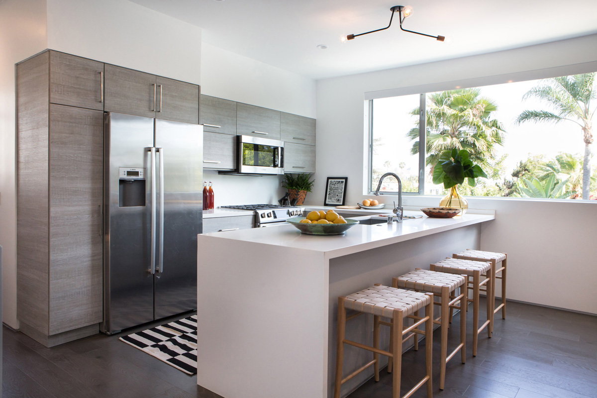 6_kitchen barstool open floor plan island peninsula.jpg