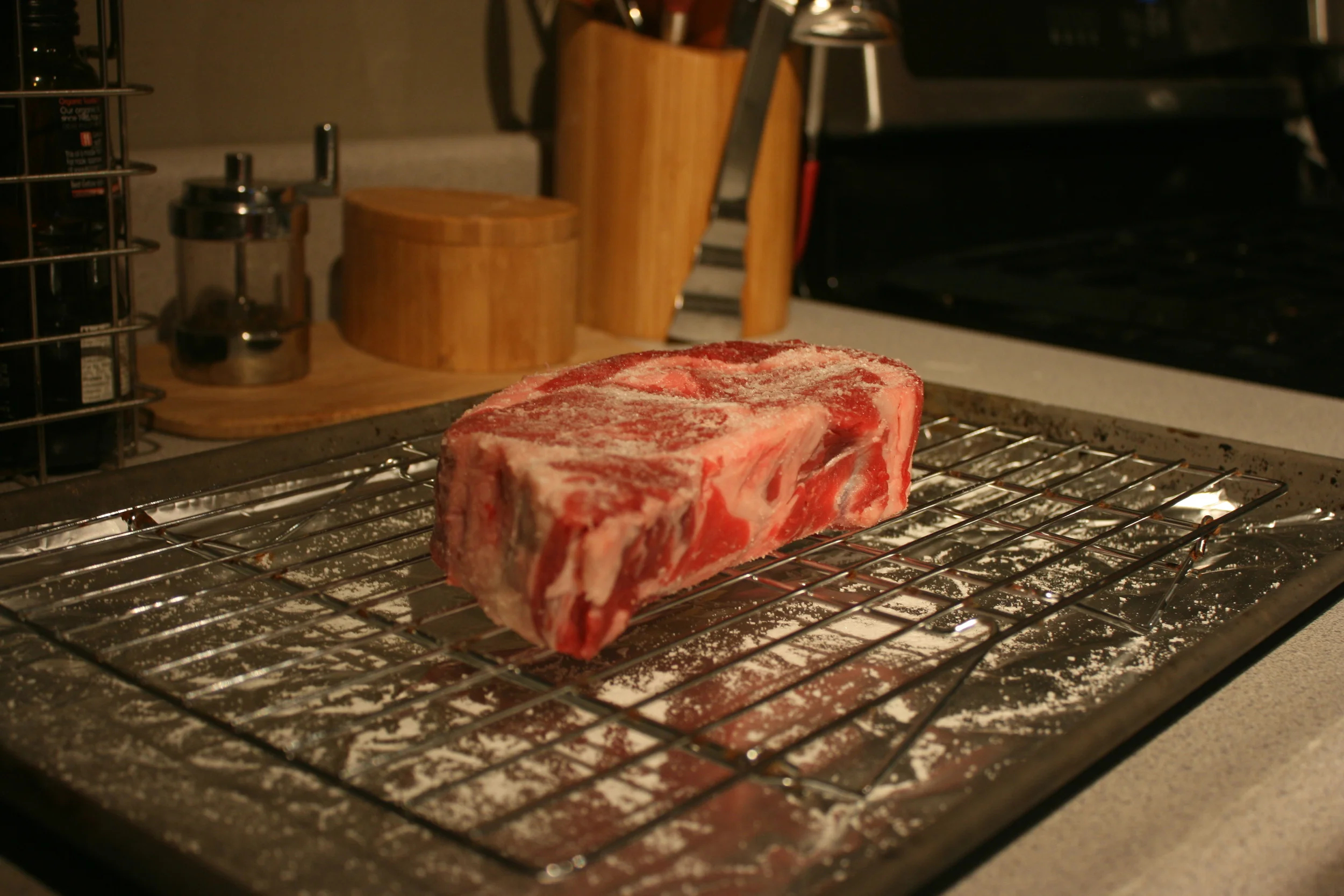 Note the cooling rack under the ribeye. more on that later.