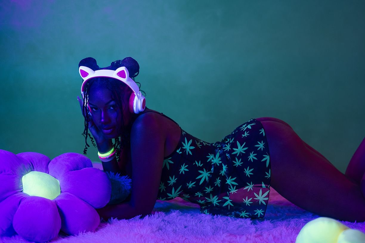 m378pot_black_light_ls3.jpg