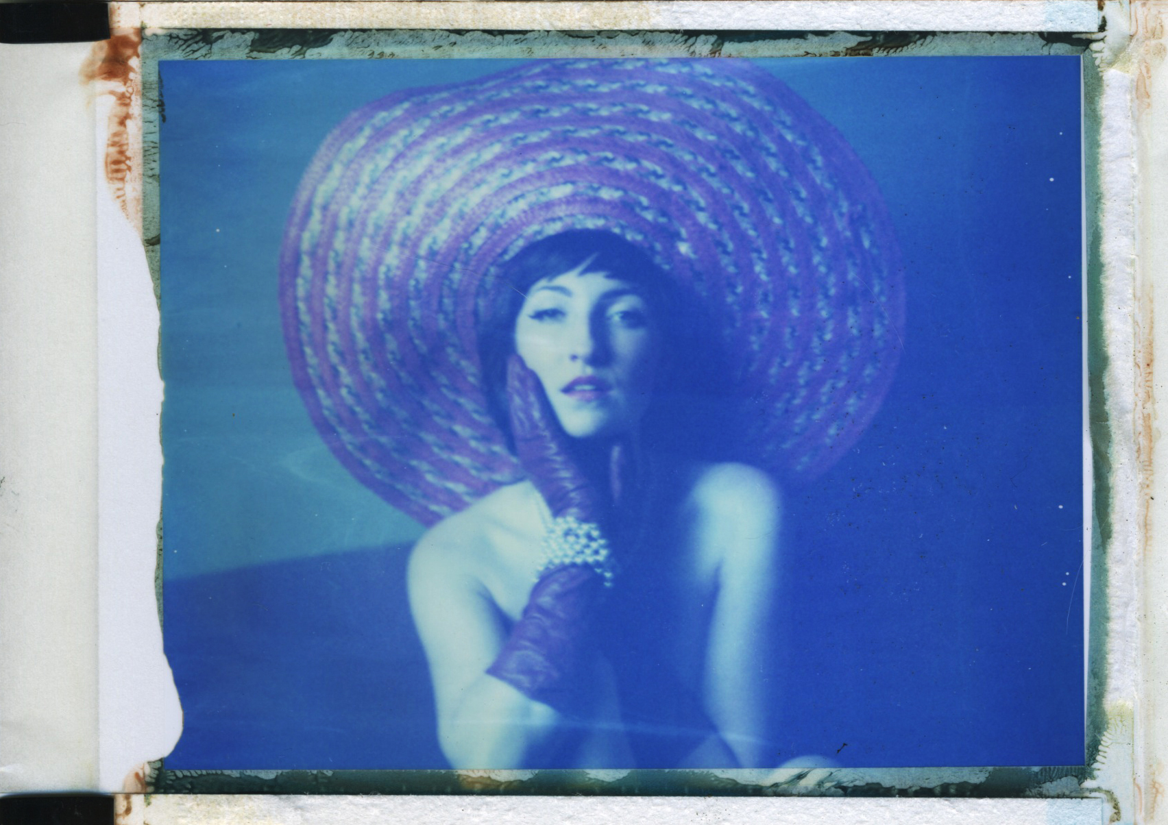 elle and the hat