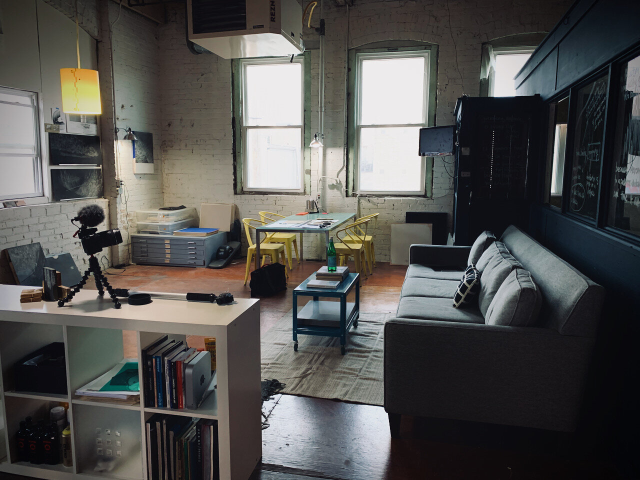 this is the cozy side of the studio, reading, meeting, eating, typing and ‘clean’ small drawings happen here