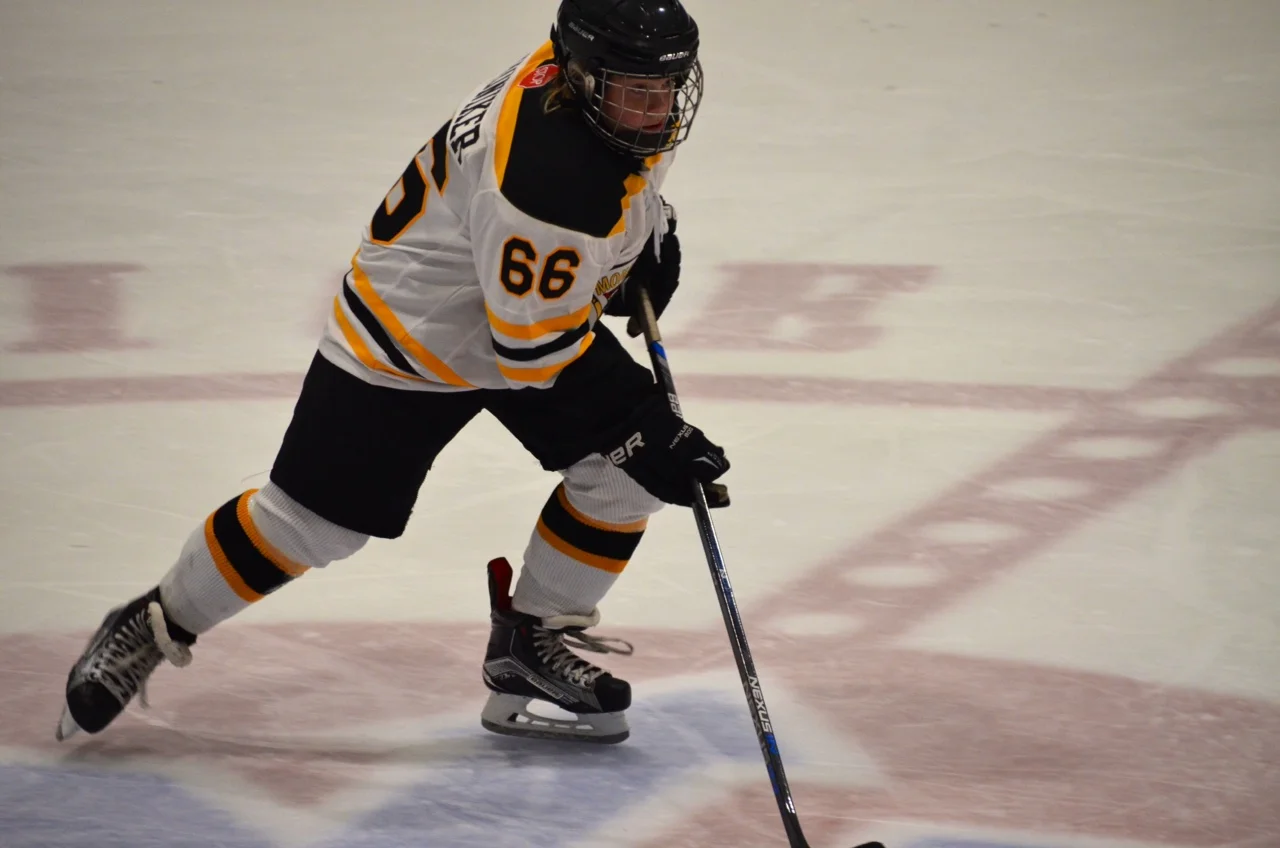 JD SHONIKER Hometown: Oakville Number: 66 Team: Greater Toronto Capitals Position: Right Wing Shoots: Right Favorite Pre-Game Meal: Chicken Teriyaki Favorite Hockey Player: Travis Zajac Northern Freeze Cups: 1