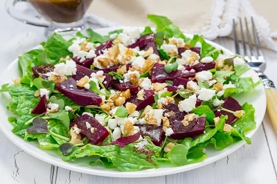 Beet Salad w. goat cheese & walnuts